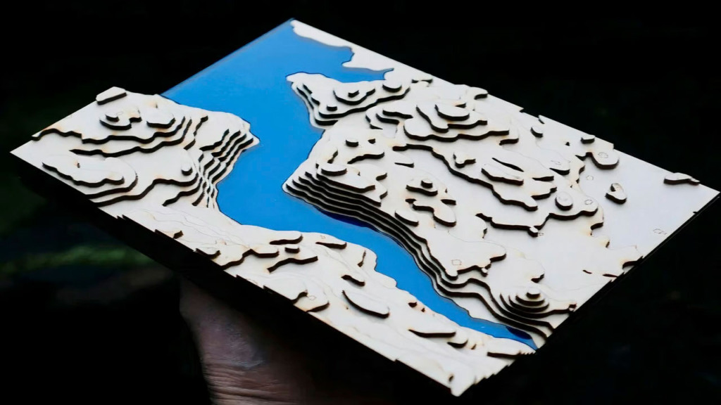 نقشه برجسته سه بعدی توپوگرافی چوبی