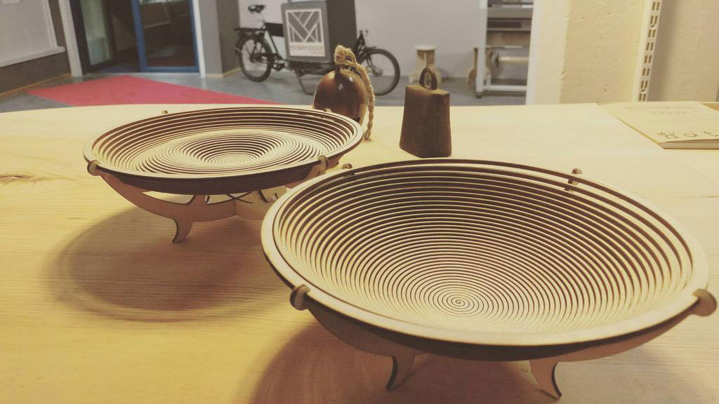 کاسه چوبی مارپیچ